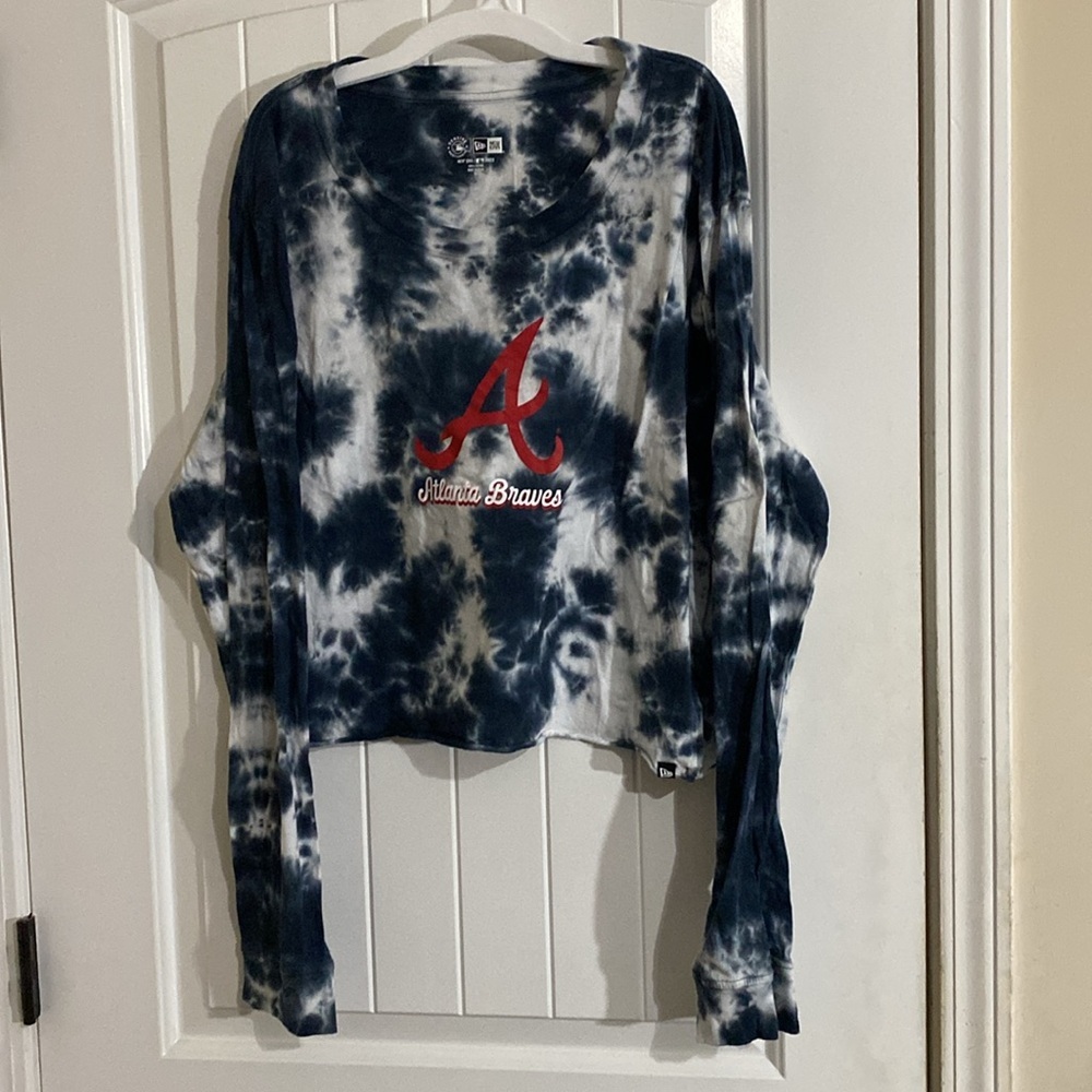 Atlanta Braves Tie-Dye Long Sleeve Crop Top
